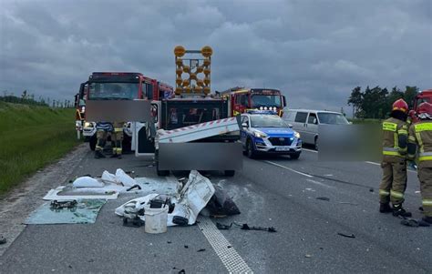 schemat wypadku na autostradzie A3 z udziałem ciężarówek i pomocy drogowej