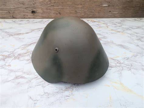 Porównanie kształtów hełmów Prototyp A, Prototyp B (M44) i Prototyp B2 (M45)
