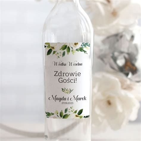 Wizualizacja naklejki na butelkę z motywem strażackim i miejscem na zdjęcie
