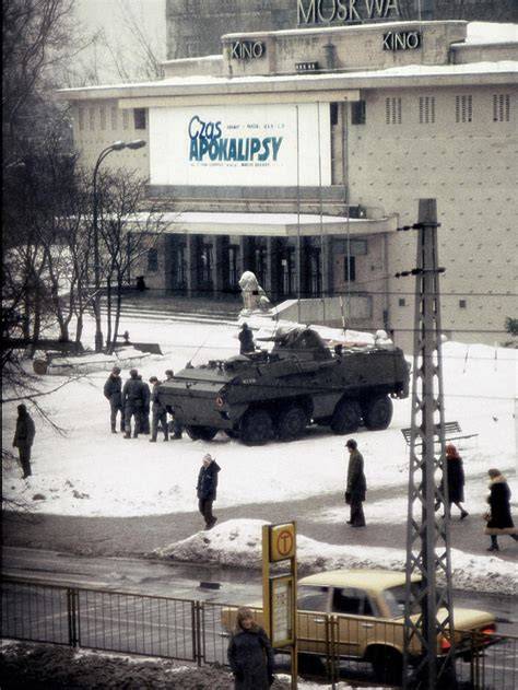 Historyczne zdjęcie z okresu stanu wojennego w Polsce