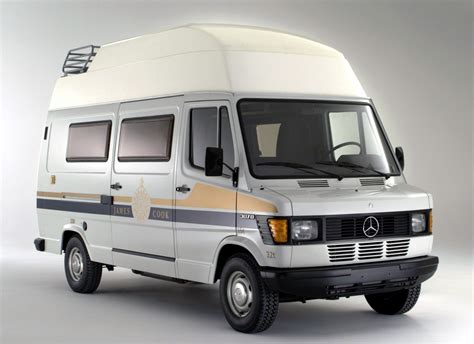 Mercedes T1 Kaczka - ogólny widok z przodu, ukazujący charakterystyczny design