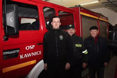zdjęcie archiwalne przedstawiające wczesną OSP Kawnice lub jej pierwszą remizę