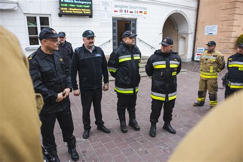 Historyczne zdjęcie wozów bojowych OSP Błeszno z lat powojennych