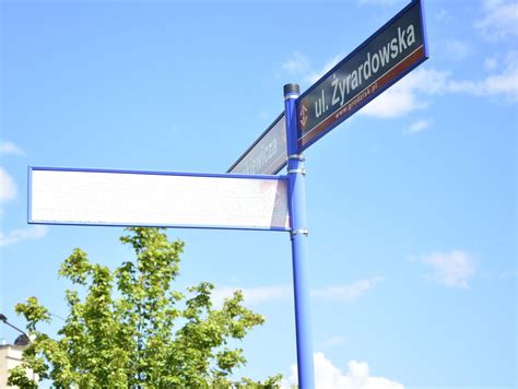 Znak drogowy z nazwami ulic Dworcowa i Jana z Kolna w Koszalinie, lub mapa obszaru