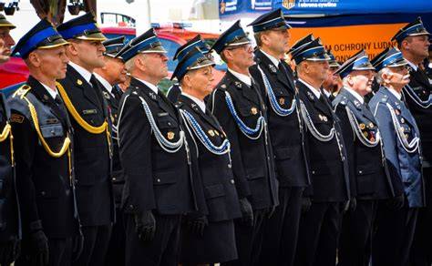 Uroczysta zbiórka strażaków na Zamku Piastowskim w Raciborzu z okazji Dnia Strażaka