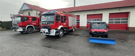 zdjęcie przekazanego samochodu ratowniczo-gaśniczego marki Volvo FL 4x4 w barwach OSP