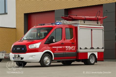 zdjęcie nowoczesnych wozów bojowych OSP Czyżowice (Scania i Ford Transit)