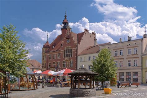 Rynek Miasteczka Galicyjskiego ze studnią miejską i kapliczką