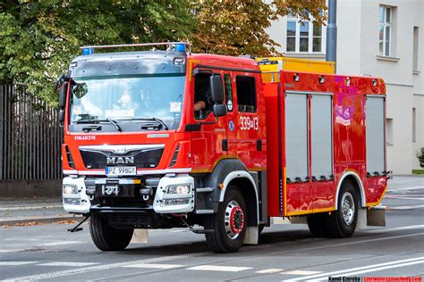 Pokazy sprzętu hydraulicznego o napędzie elektrycznym firmy Lukas z udziałem pojazdu MAN TGM GCBA OSP Strzelno