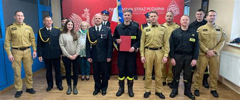 Zdjęcie funkcjonariusza PSP podczas służby lub rekrutacji