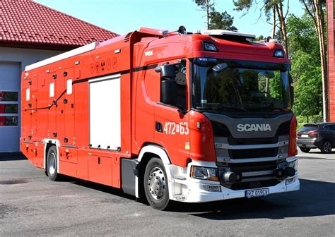 Widok na specjalistyczny wóz ratownictwa chemicznego na podwoziu Scania