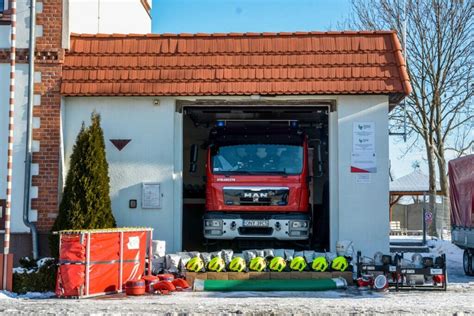 Nowy sprzęt strażacki poświęcony podczas uroczystości