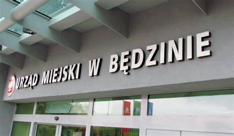 Wielkoformatowe litery 3D na elewacji budynku OSP