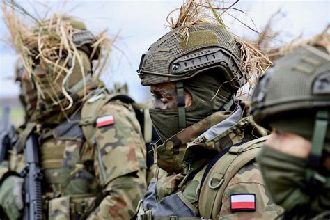 Archiwalne zdjęcie przedstawiające pierwszych strażaków - 