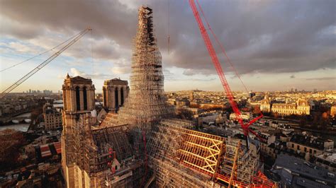 Infographics showing the reconstruction process or phases of Notre-Dame