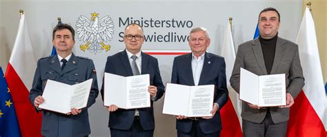 zdjęcie-spalonego-domu-związków-zawodowych-w-odessie