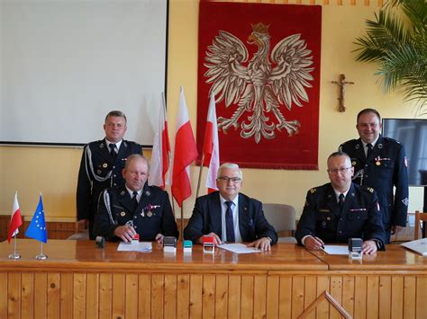 Uroczystość podpisania porozumienia o włączeniu OSP Potok Wielki do KSRG