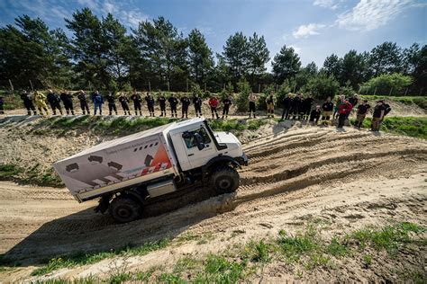 Członkowie OSP Sieradz-Męka na szkoleniu lub wydarzeniu sportowym/kulturalnym