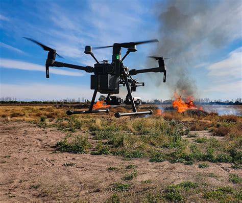 Dron obserwujący pożar z powietrza