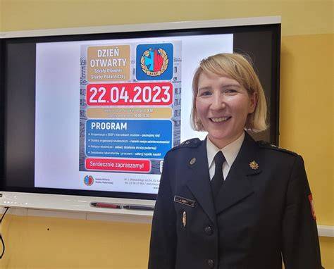 Zdjęcie Bogdana Ulmana w mundurze strażackim lub portretowe