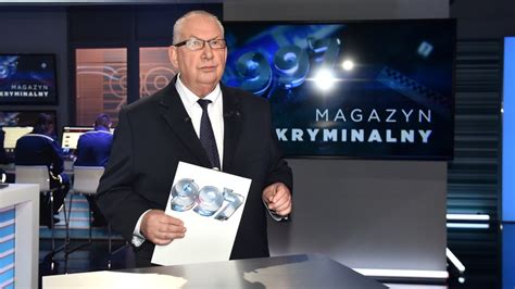 archiwalne zdjęcie prezentera Magazynu Kryminalnego 997, Michała Fajbusiewicza, w studiu programu
