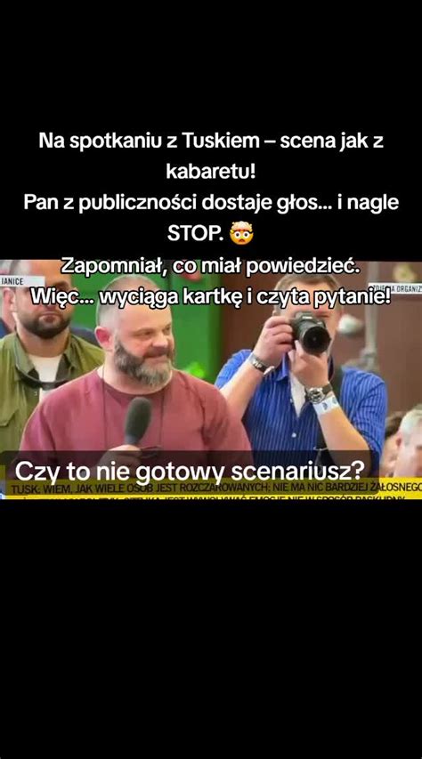 Zabawna scena z kabaretu z motywem strażackim