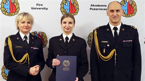 Absolwenci Akademii Pożarniczej podczas ślubowania