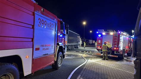 Ciężarówka po pożarze na MOP Gnilec, autostrada A2