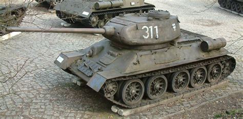 Pomnik-mauzoleum z czołgiem T-34 w Studziankach Pancernych