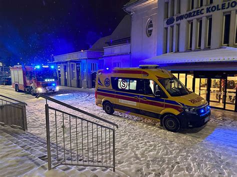 Służby ratunkowe i policja na miejscu pożaru w Koszalinie Rokosowo