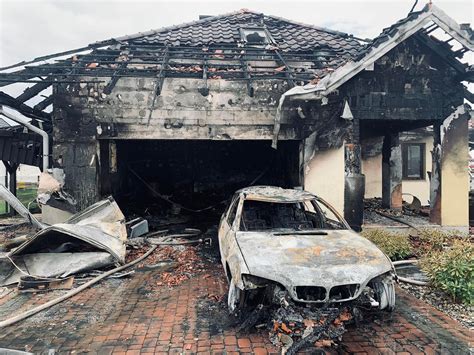 pożar domu i samochodu w Kotlinie Kłodzkiej