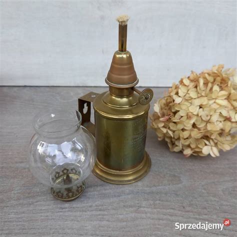 Mosiężna francuska szpryca z początku XX wieku.