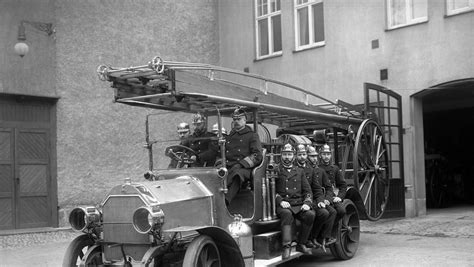 Historyczne wozy strażackie.