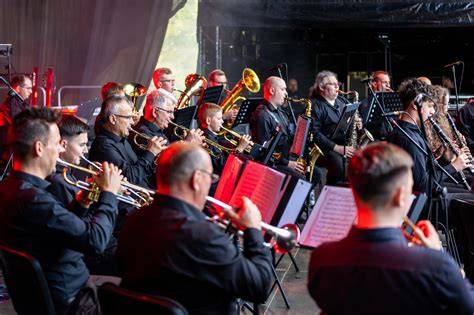 Współczesna Orkiestra Dęta Echo Podhala w Limanowej podczas występu