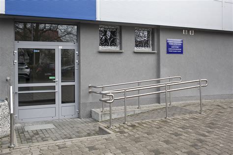 Zdjęcie przedstawiające wejście do budynku Starej Remizy lub scenę podczas koncertu