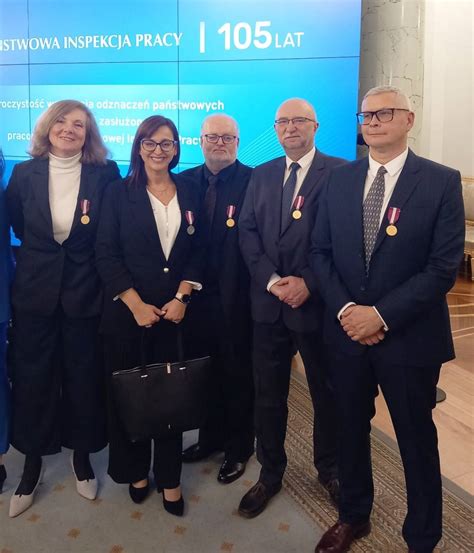 Uroczystość wręczenia odznaczeń strażakom podczas obchodów jubileuszu