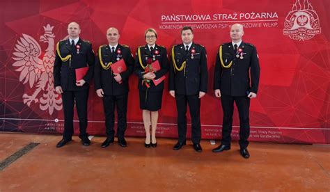 Uroczystości jubileuszowe OSP Wiżajny, strażacy z odznaczeniami
