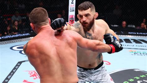 Michał Oleksiejczuk po nokaucie Geralda Meerschaerta w oktagonie UFC