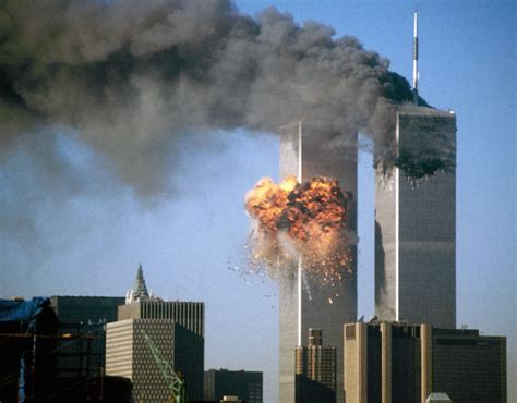 Ratownicy pracujący w ruinach World Trade Center po zamachach 11 września