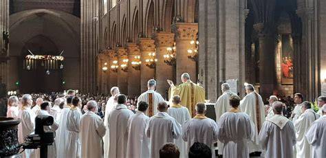 Tematyczne zdjęcie przedstawiające polską kaplicę w Notre Dame