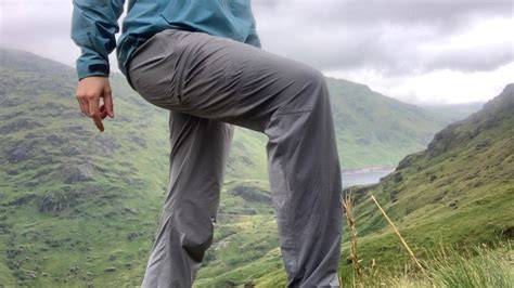 Infographic showing features of hiking pants: articulated knees, adjustable waist, pockets, convertible legs