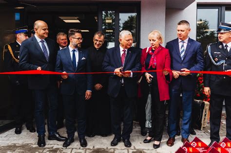 Inauguracja nowej remizy strażackiej w Banicy, z ceremonią przekazania kluczy i wyróżnieniem zasłużonych druhów