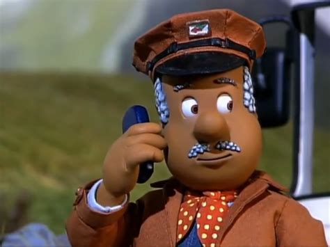 Trevor Evans prowadzący autobus w Pontypandy