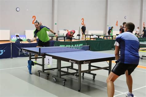 Zdjęcie przedstawiające uczestników turnieju tenisa stołowego w Opatówku, edycja 2018
