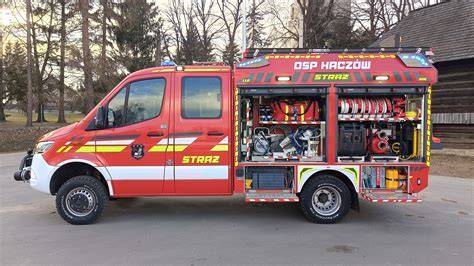 Nowy samochód ratowniczo-gaśniczy Volvo w OSP Poręba