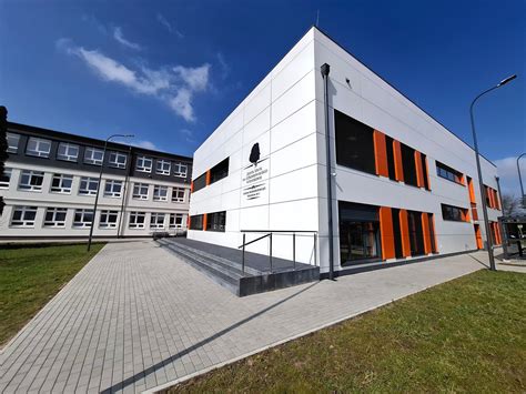 zdjęcie otwarcia nowego obiektu szkoleniowego RIT w Knurowie