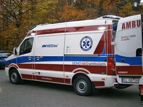 Karetka terenowa GAZ Gazela 4x4 podczas testów w trudnym terenie