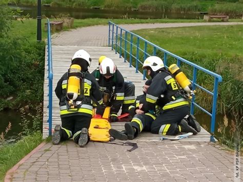 ćwiczenia strażaków OSP nad zalewem
