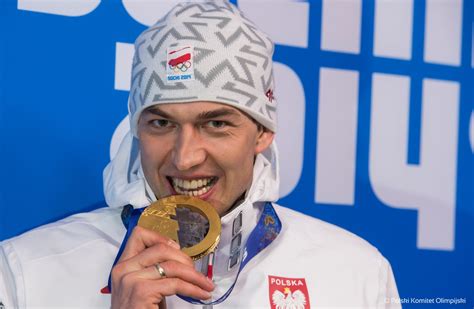 Zbigniew Bródka w mundurze strażackim podczas uroczystości państwowych