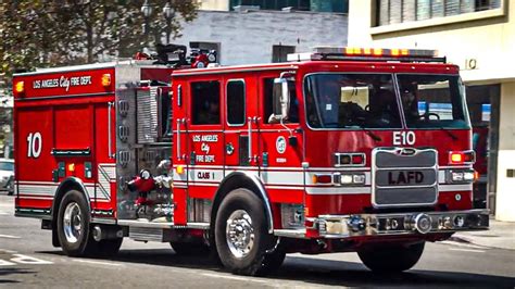 Zdjęcie nowoczesnego wozu gaśniczego LAFD typu Pierce Arrow XT